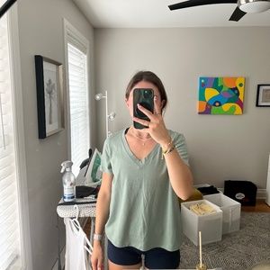 Gap Sage V-neck tshirt